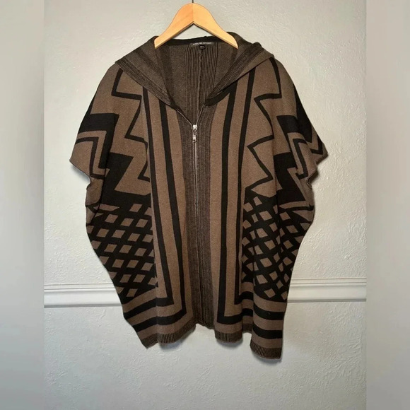 W118 by Walter Baker, geo print, zipper, hooded, oversized, poncho, size M/L - Picture 11 of 11